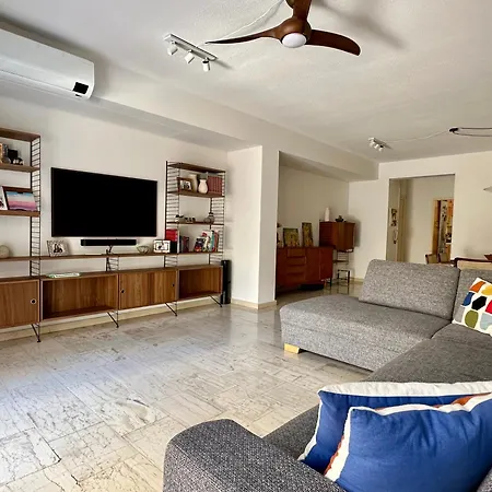 Beachfront With Kids Room, Pool & 2 Workspaces Limassol