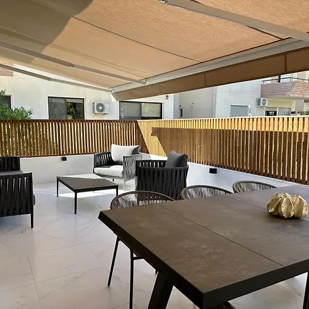 Apartament Beachfront With Kids Room, Pool & 2 Workspaces Limassol