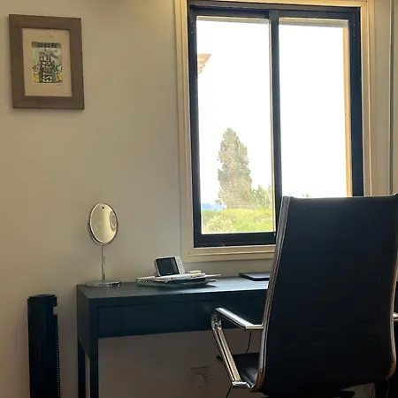 شقة Beachfront With Kids Room, Pool & 2 Workspaces ليماسول