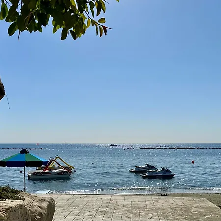 Apartment Family Friendly Seaside With Pool And Office Limassol