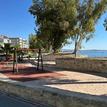 Daire Beachfront With Kids Room, Pool & 2 Workspaces Limasol