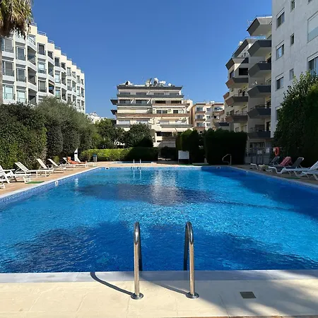 Beachfront With Kids Room, Pool & 2 Workspaces Limasol