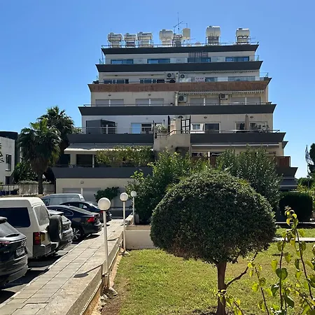 Beachfront With Kids Room, Pool & 2 Workspaces Daire