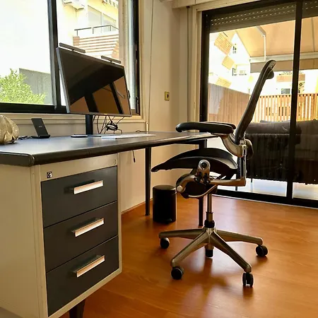 Beachfront With Kids Room, Pool & 2 Workspaces Daire