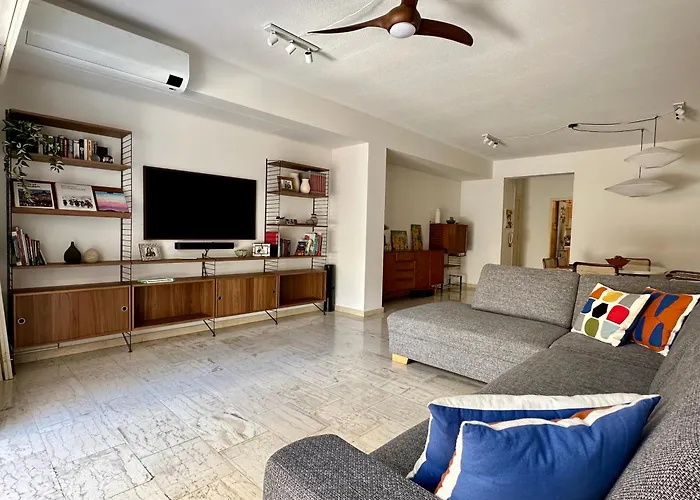 Beachfront With Kids Room, Pool & 2 Workspaces Lemesos