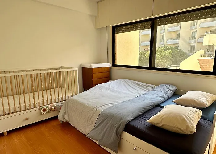 Beachfront With Kids Room, Pool & 2 Workspaces Apartmán