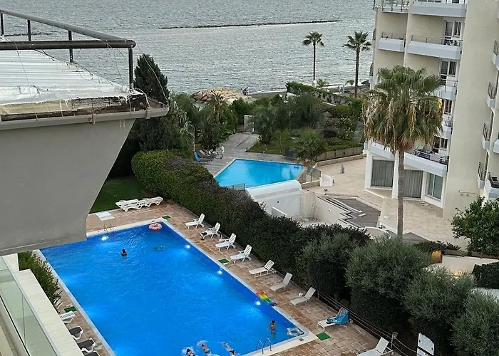 Beachfront With Kids Room, Pool & 2 Workspaces Apartamento Limassol