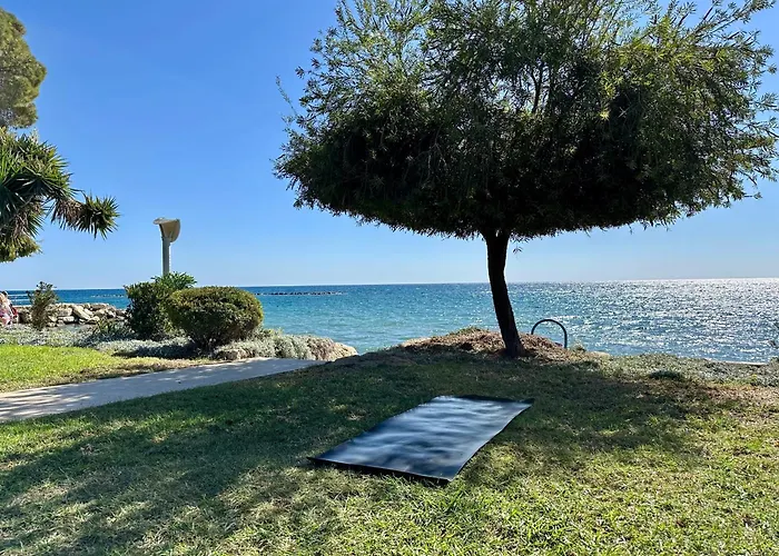 Beachfront With Kids Room, Pool & 2 Workspaces * Limassol