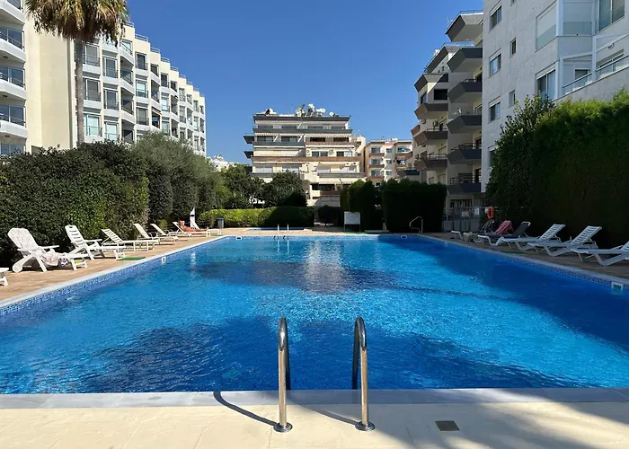 Beachfront With Kids Room, Pool & 2 Workspaces Limassol