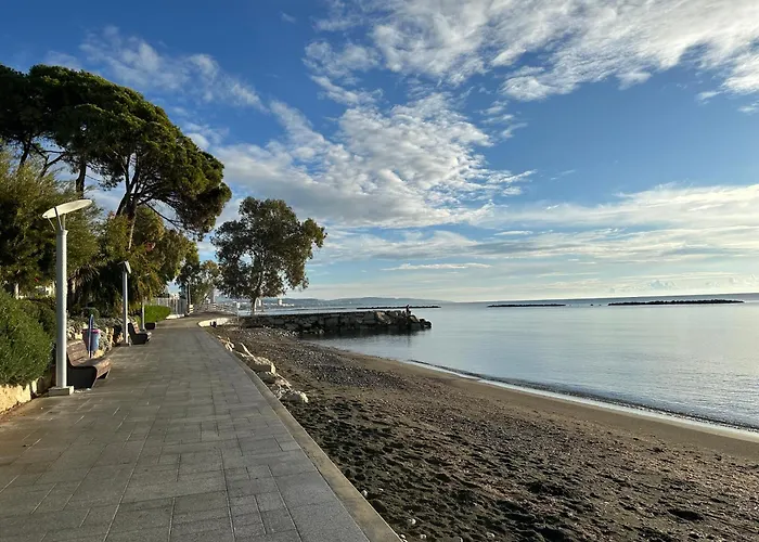 Apartamento Beachfront With Kids Room, Pool & 2 Workspaces Limassol