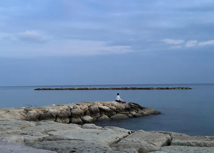 Beachfront With Kids Room, Pool & 2 Workspaces Apartamento Limassol