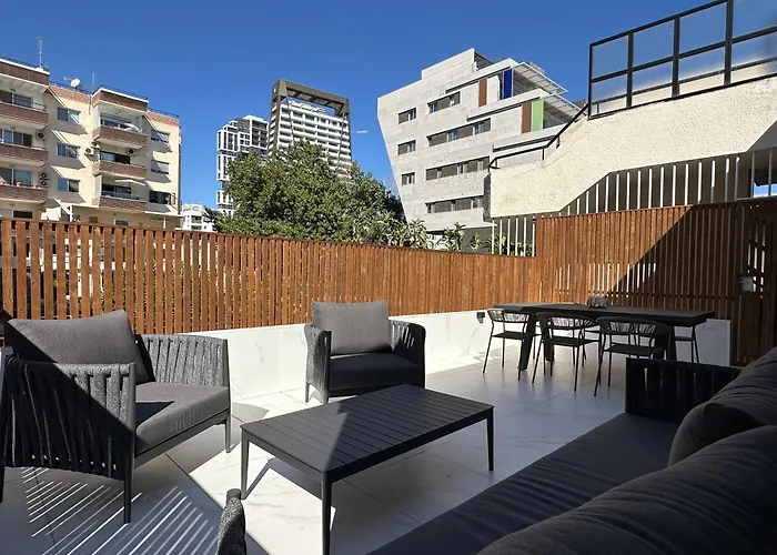 Beachfront With Kids Room, Pool & 2 Workspaces *