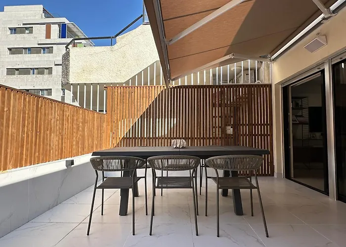 Beachfront With Kids Room, Pool & 2 Workspaces Limassol